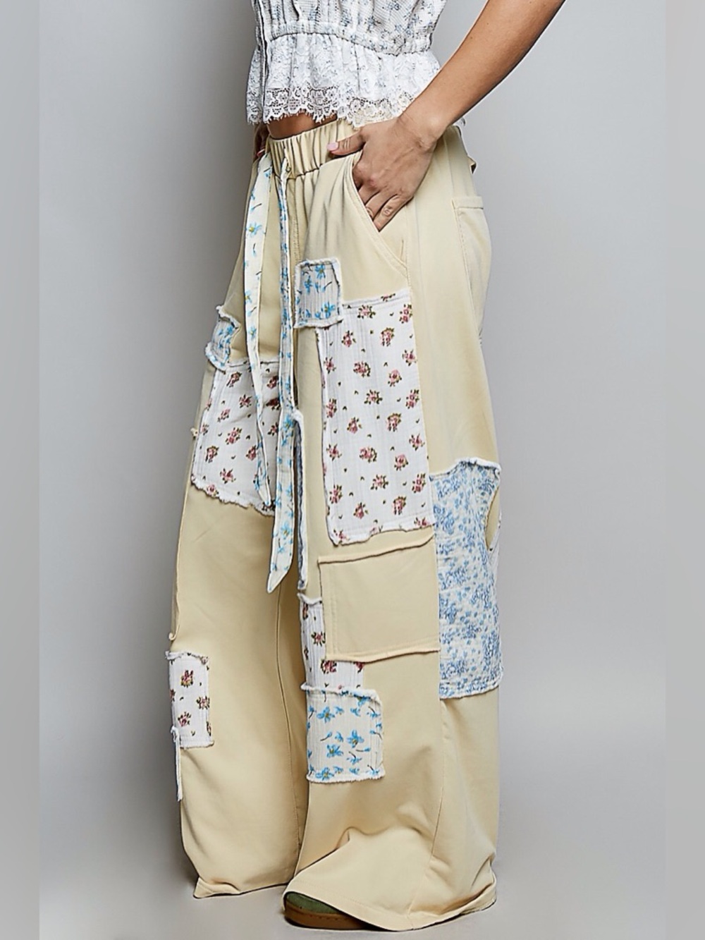POL NWT Pants Elastic Waist Cream Patch Details Floral Size Small - Large - Picture 2 of 3